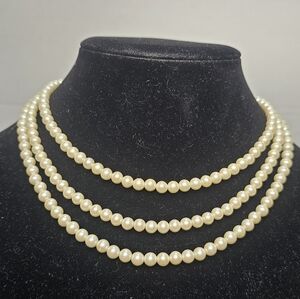 Vintage triple-strand simulated faux pearl necklace